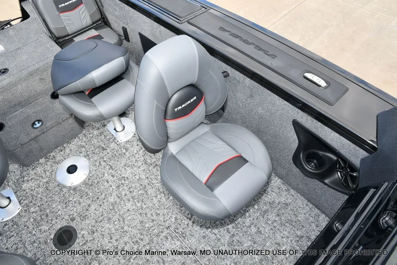 Slide: The Image of Tracker TARGA V-18 Combo w/150HP 4 Stroke 2026 - 65