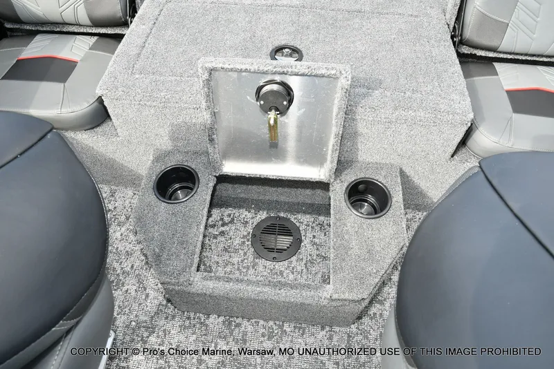 Slide: The Image of Tracker TARGA V-18 Combo w/150HP 4 Stroke 2026 - 67