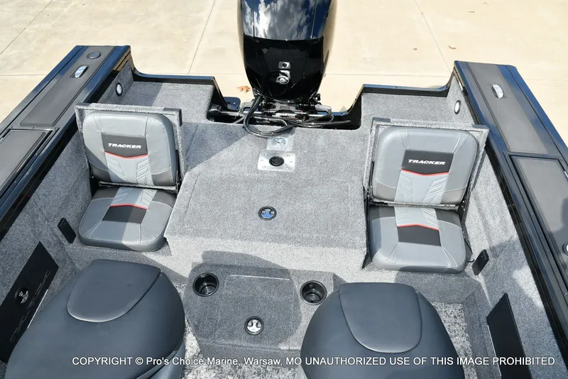 Slide: The Image of Tracker TARGA V-18 Combo w/150HP 4 Stroke 2026 - 68