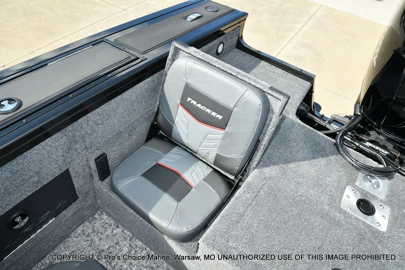 Slide: The Image of Tracker TARGA V-18 Combo w/150HP 4 Stroke 2026 - 69