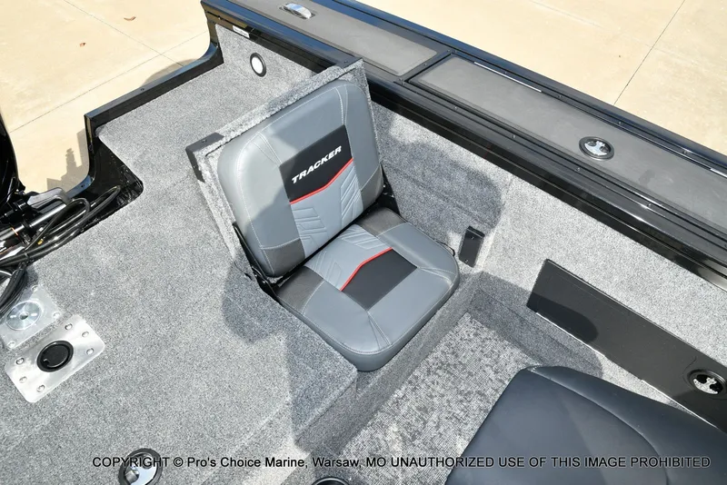 Slide: The Image of Tracker TARGA V-18 Combo w/150HP 4 Stroke 2026 - 73