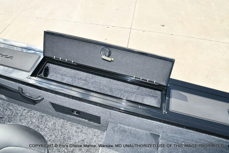 Slide: The Image of Tracker TARGA V-18 Combo w/150HP 4 Stroke 2026 - 81