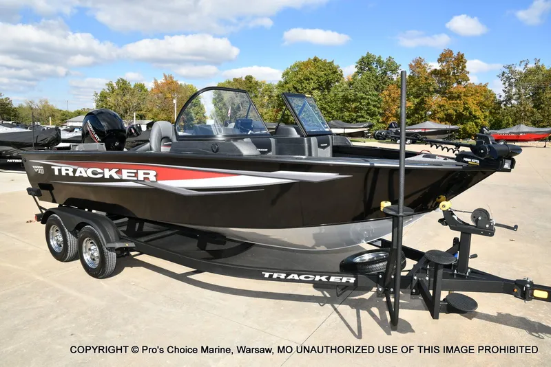 Slide: The Image of Tracker TARGA V-18 Combo w/150HP 4 Stroke 2026 - 85