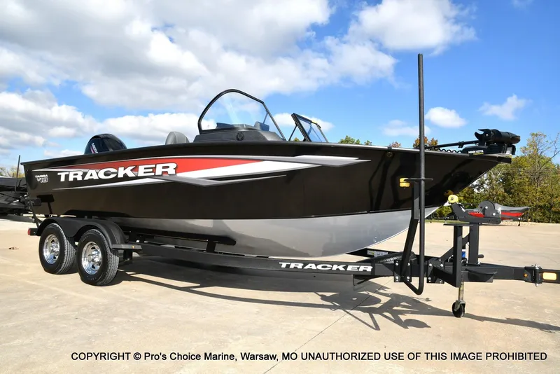 Slide: The Image of Tracker TARGA V-18 Combo w/150HP 4 Stroke 2026 - 92