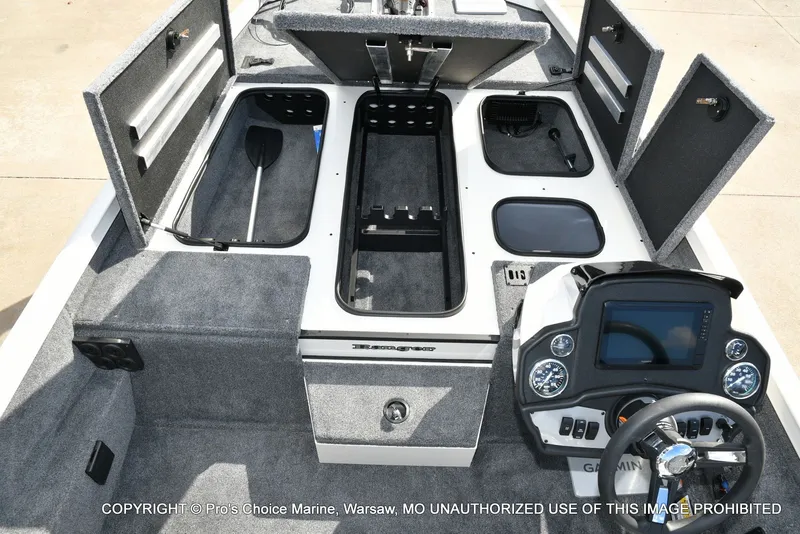 Slide: The Image of Ranger RT198P Cup Garmin Livescope Equipped 2026 - 11