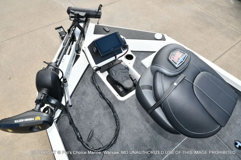 Slide: The Image of Ranger RT198P Cup Garmin Livescope Equipped 2026 - 12