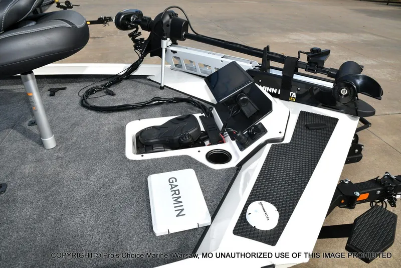 Slide: The Image of Ranger RT198P Cup Garmin Livescope Equipped 2026 - 33