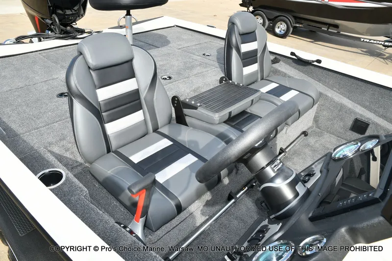 Slide: The Image of Ranger RT198P Cup Garmin Livescope Equipped 2026 - 35