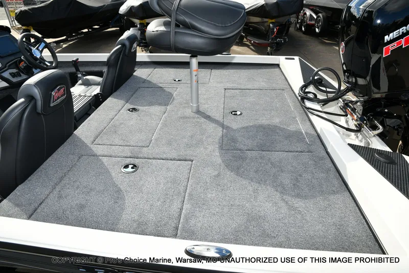 Slide: The Image of Ranger RT198P Cup Garmin Livescope Equipped 2026 - 39