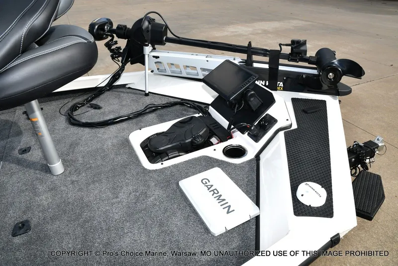 Slide: The Image of Ranger RT198P Cup Garmin Livescope Equipped 2026 - 4