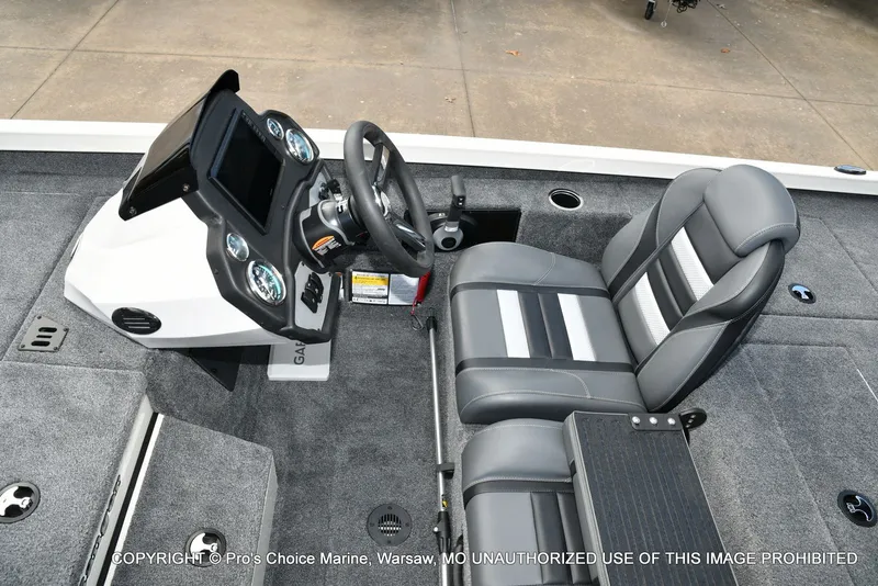 Slide: The Image of Ranger RT198P Cup Garmin Livescope Equipped 2026 - 44