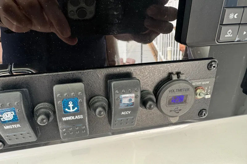 Slide: The Image of Control panel of a 2019 Sea Hunt Ultra 275 SE boat with voltmeter and switches. - 29