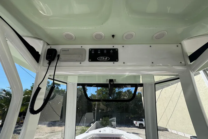 Slide: The Image of 2019 Sea Hunt Ultra 275 SE boat console with Garmin device and control panel. - 31