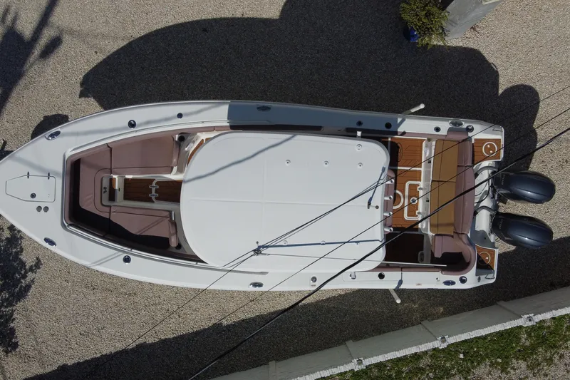 Slide: The Image of Overhead view of 2019 Sea Hunt Ultra 275 SE boat with dual engines. - 5