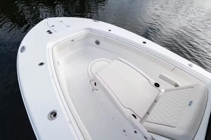 Slide: The Image of Sea Hunt Ultra 285 CB 2026 - 11