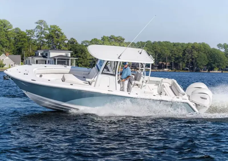 Slide: The Image of Sea Hunt Ultra 285 CB 2026 - 4