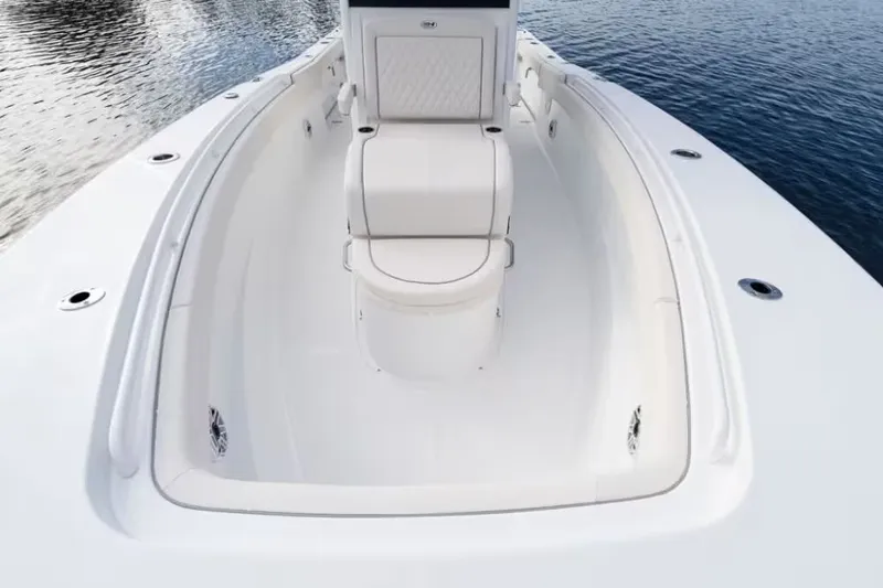 Slide: The Image of Sea Hunt Ultra 285 CB 2026 - 12