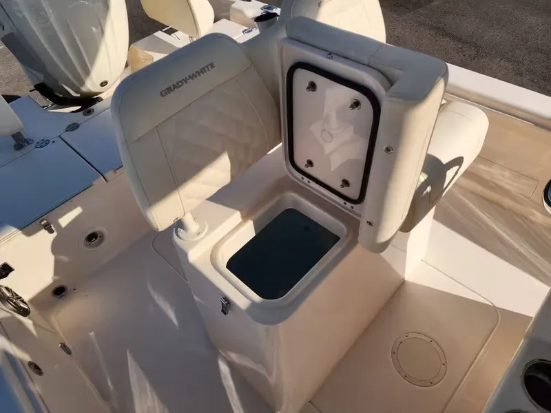 Slide: The Image of Grady-White 251 Coastal Explorer 2026 - 21