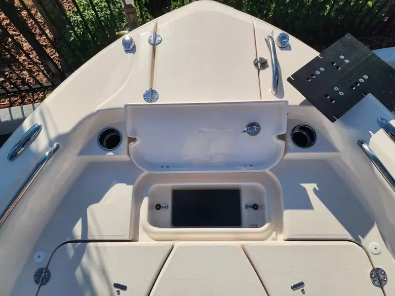 Slide: The Image of Grady-White 251 Coastal Explorer 2026 - 24