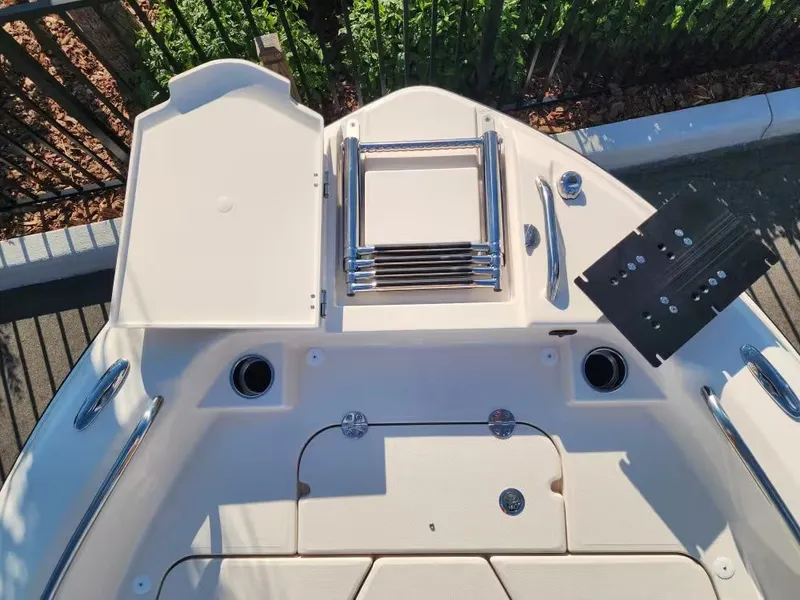 Slide: The Image of Grady-White 251 Coastal Explorer 2026 - 26