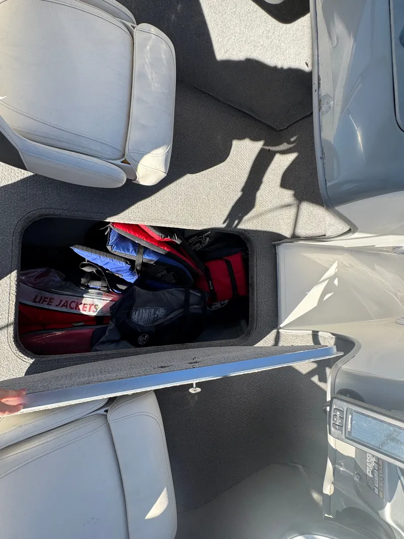 Slide: The Image of Bayliner 195 Bowrider 2010 - 17