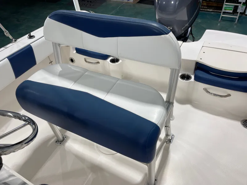 Slide: The Image of Robalo R180 Center Console 2018 - 12