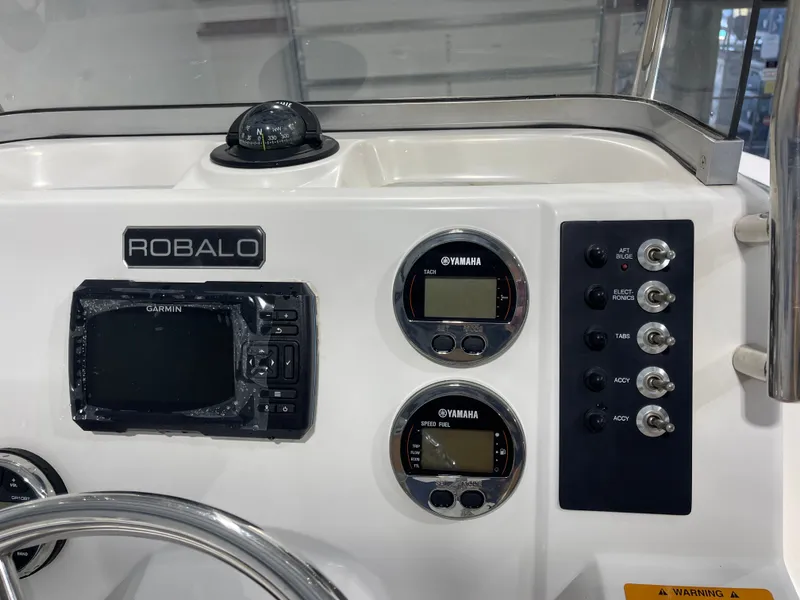Slide: The Image of Robalo R180 Center Console 2018 - 22