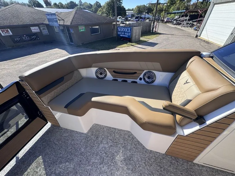 Slide: The Image of Revel RS25L 2026 - 22