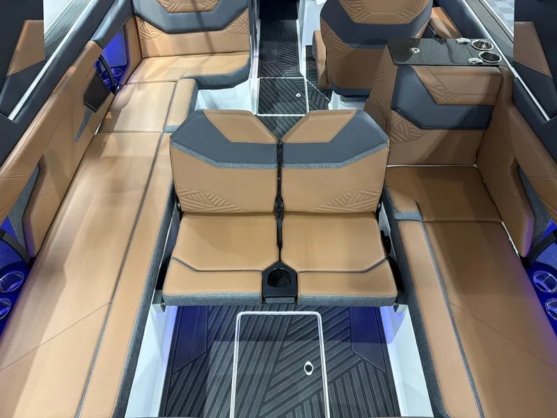 Slide: The Image of MasterCraft XStar 25 2026 - 13