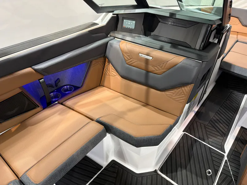 Slide: The Image of MasterCraft XStar 25 2026 - 14