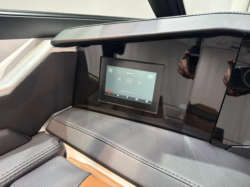 Slide: The Image of MasterCraft XStar 25 2026 - 15