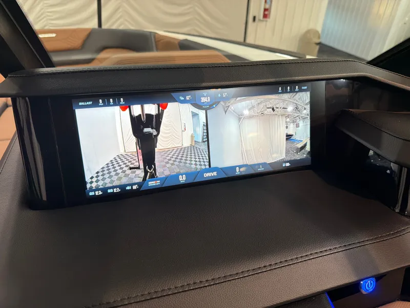 Slide: The Image of MasterCraft XStar 25 2026 - 18