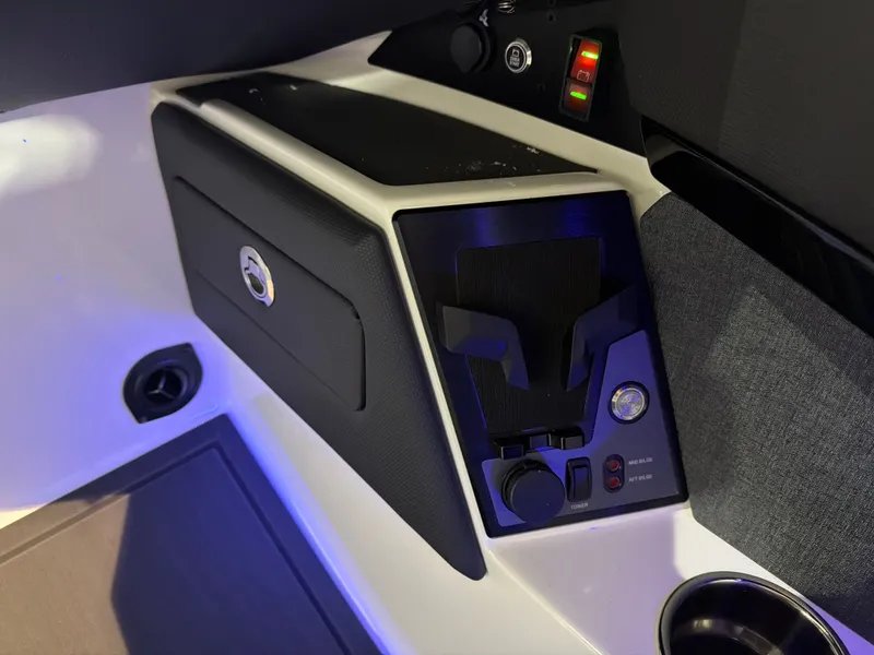 Slide: The Image of MasterCraft XStar 25 2026 - 21