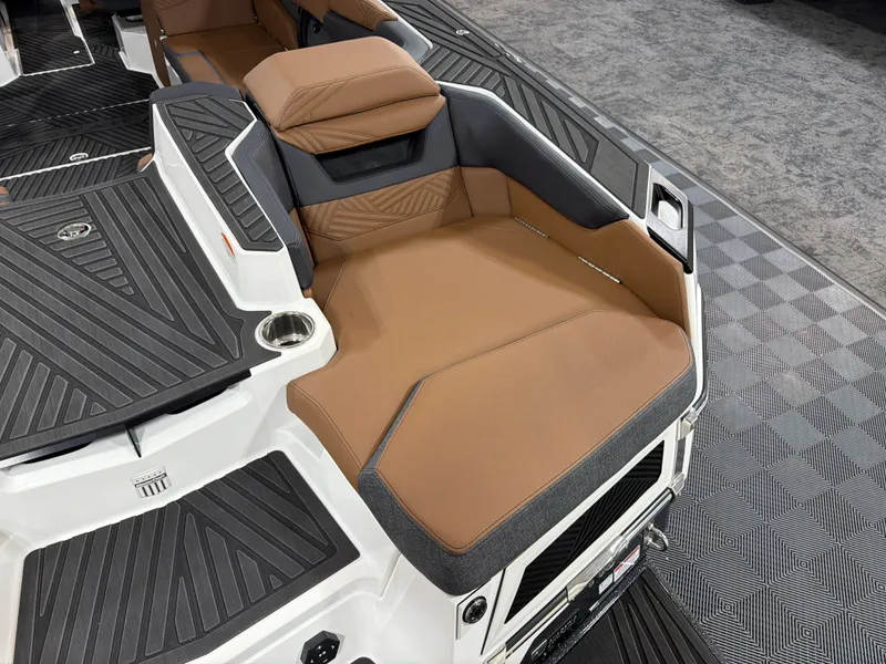 Slide: The Image of MasterCraft XStar 25 2026 - 7