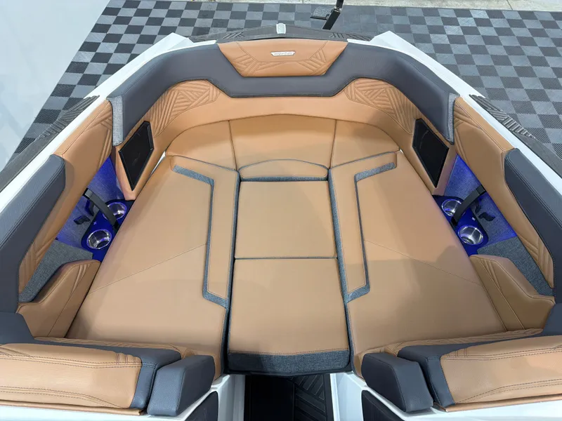 Slide: The Image of MasterCraft XStar 25 2026 - 8