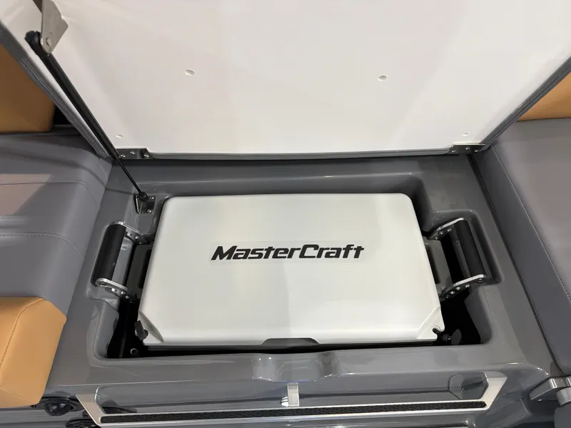 Slide: The Image of MasterCraft XT23 2026 - 16