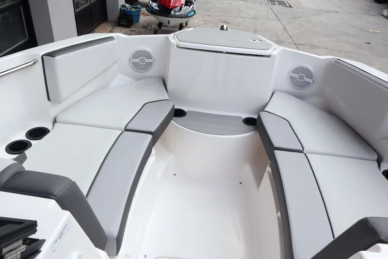 Slide: The Image of Yamaha AR220 2026 - 9