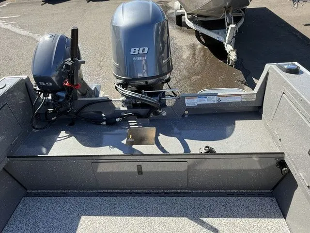 Slide: The Image of Alumaweld Adventurer 18' 2025 - 11