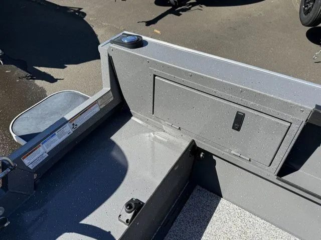 Slide: The Image of Alumaweld Adventurer 18' 2025 - 12