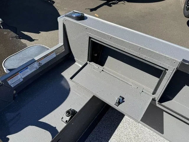 Slide: The Image of Alumaweld Adventurer 18' 2025 - 13