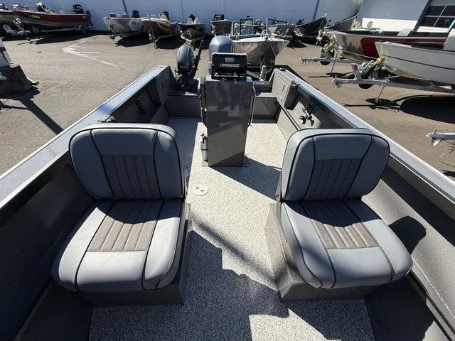 Slide: The Image of Alumaweld Adventurer 18' 2025 - 14