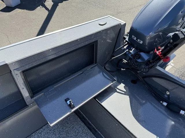 Slide: The Image of Alumaweld Adventurer 18' 2025 - 17