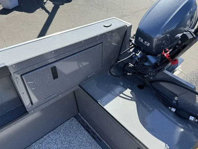 Slide: The Image of Alumaweld Adventurer 18' 2025 - 18