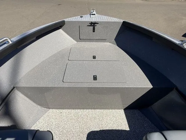 Slide: The Image of Alumaweld Adventurer 18' 2025 - 19