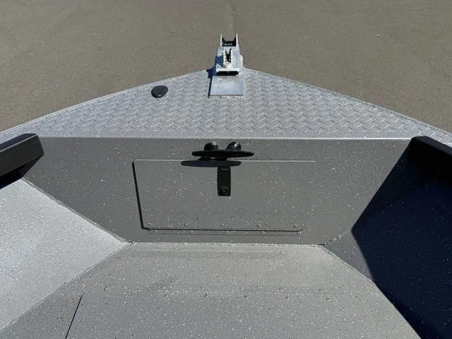 Slide: The Image of Alumaweld Adventurer 18' 2025 - 20