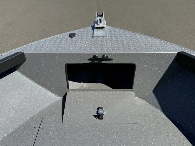 Slide: The Image of Alumaweld Adventurer 18' 2025 - 21