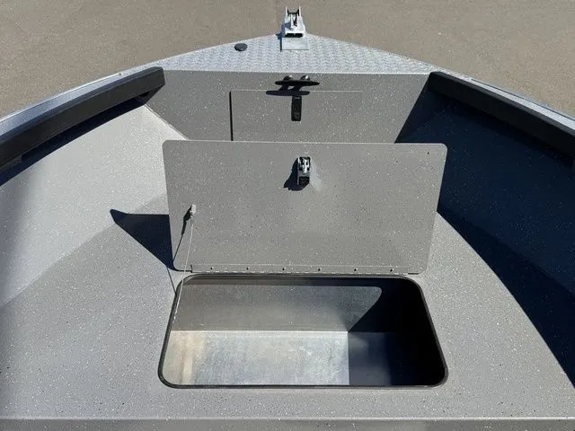 Slide: The Image of Alumaweld Adventurer 18' 2025 - 23