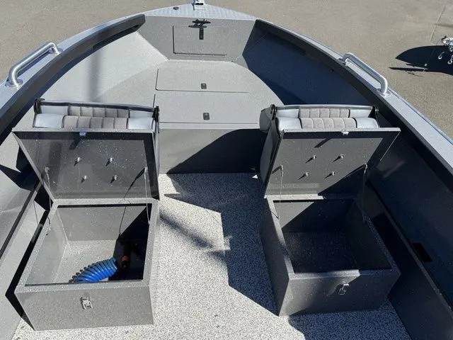 Slide: The Image of Alumaweld Adventurer 18' 2025 - 27