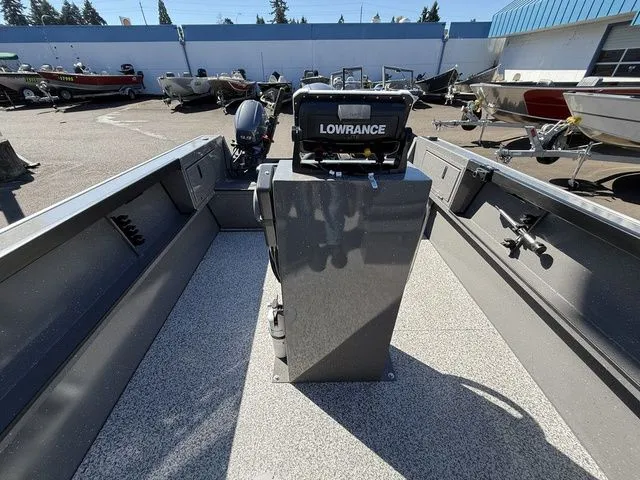 Slide: The Image of Alumaweld Adventurer 18' 2025 - 28