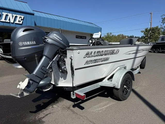 Slide: The Image of Alumaweld Adventurer 18' 2025 - 30